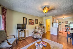 Apartment (2 Bedrooms) | Interior - Explore Lake Erie & 'strip' From Quaint Apartment! (Geneva)