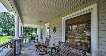 Explore Lake Erie & 'strip' From Quaint Apartment!