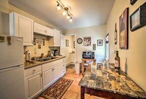 Apartment (2 Bedrooms) | Interior - Explore Lake Erie & 'strip' From Quaint Apartment! (Geneva)