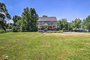 Apartment (2 Bedrooms) | Interior - Explore Lake Erie & 'strip' From Quaint Apartment! (Geneva)