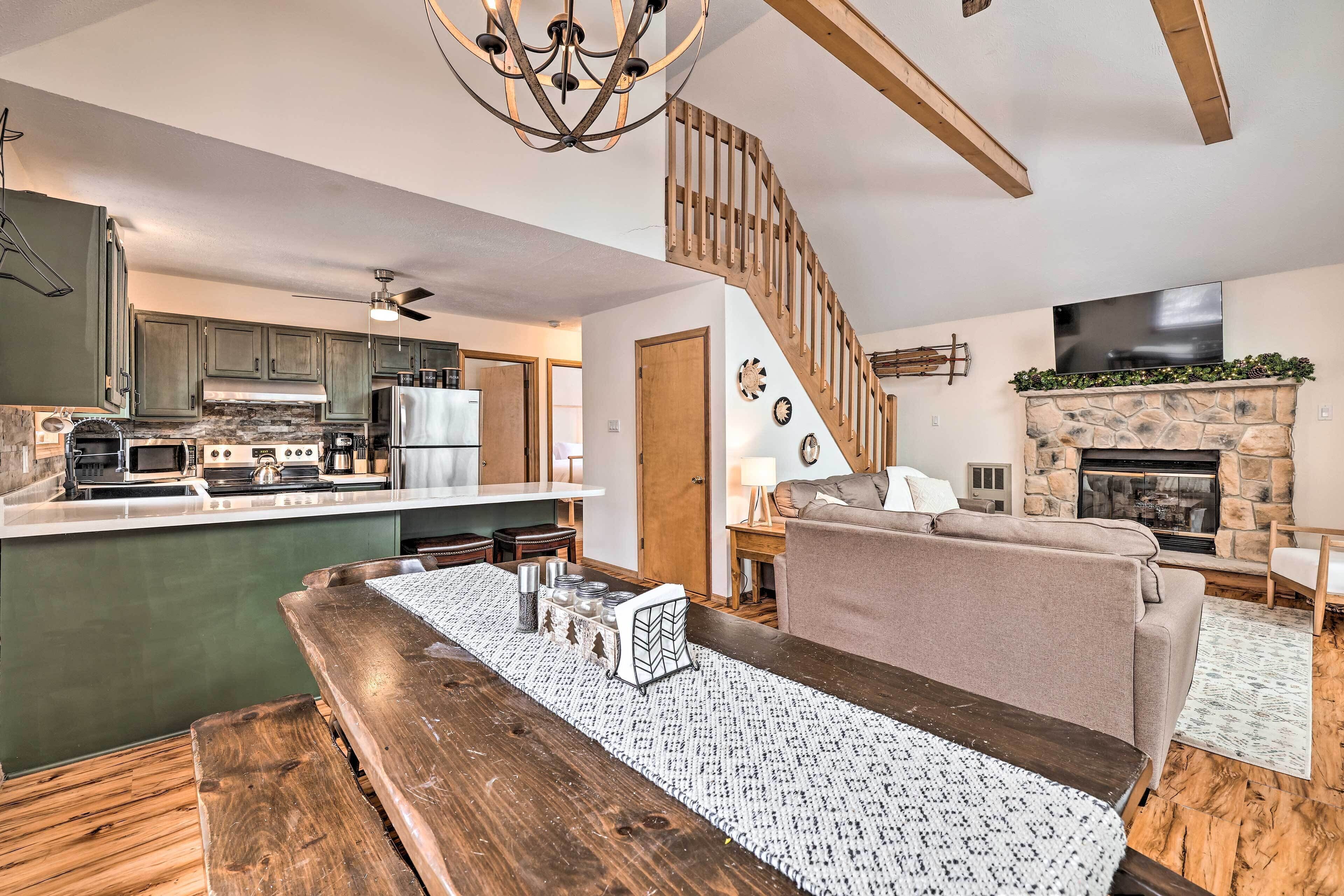 Charming Pocono Lake Cabin w/ Private Hot Tub!