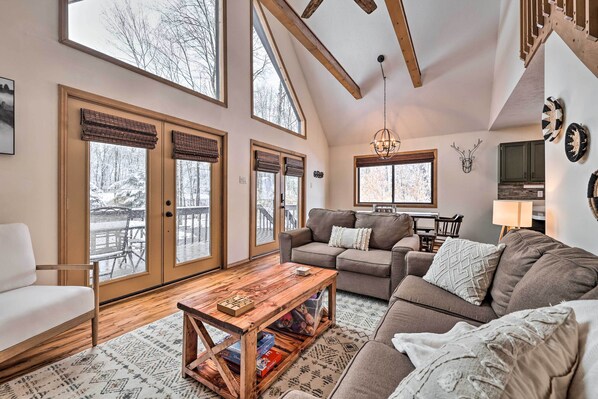 House (2 Bedrooms) | Interior - Walk to Arrowhead Lake: Cabin w/ Private Hot Tub! (Pocono Lake)