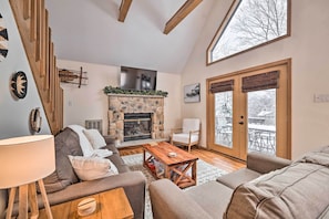 House (2 Bedrooms) | Interior - Walk to Arrowhead Lake: Cabin w/ Private Hot Tub! (Pocono Lake)