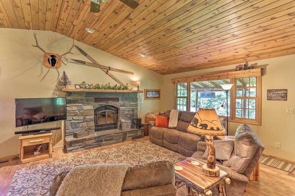 House (3 Bedrooms) | Interior - Lead Cabin ~ 9 Mi to Deadwood: Hot Tub + Patio! (Lead)