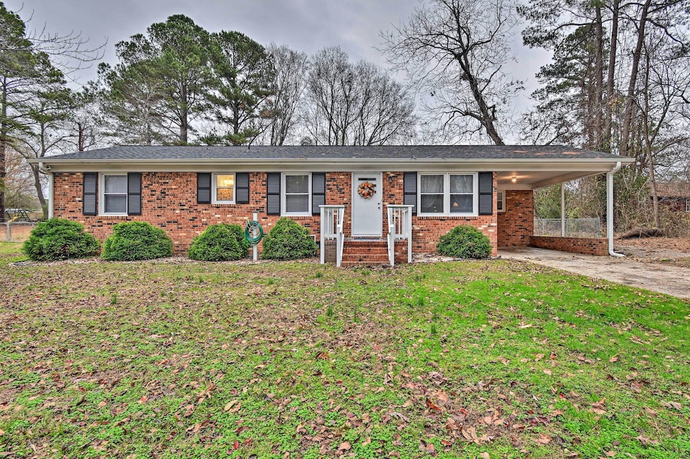 Cozy & Quiet Sanford Home ~ 5 Mi to Downtown!