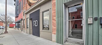 Downtown Loft Apartment, Steps to Riverfront!