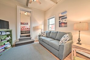 Appartement (1 Bedroom) | Aire de séjour | Téléviseur