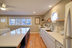 House (2 Bedrooms) | Interior - Damascus Vacation Rental on Creeper Trail (Damascus)