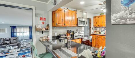 House (3 Bedrooms) | Interior