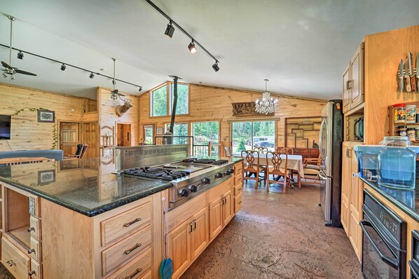 House (4 Bedrooms) | Interior