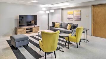 Apartment (2 Bedrooms) | Living area | TV, fireplace