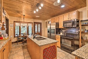 House (4 Bedrooms) | Interior