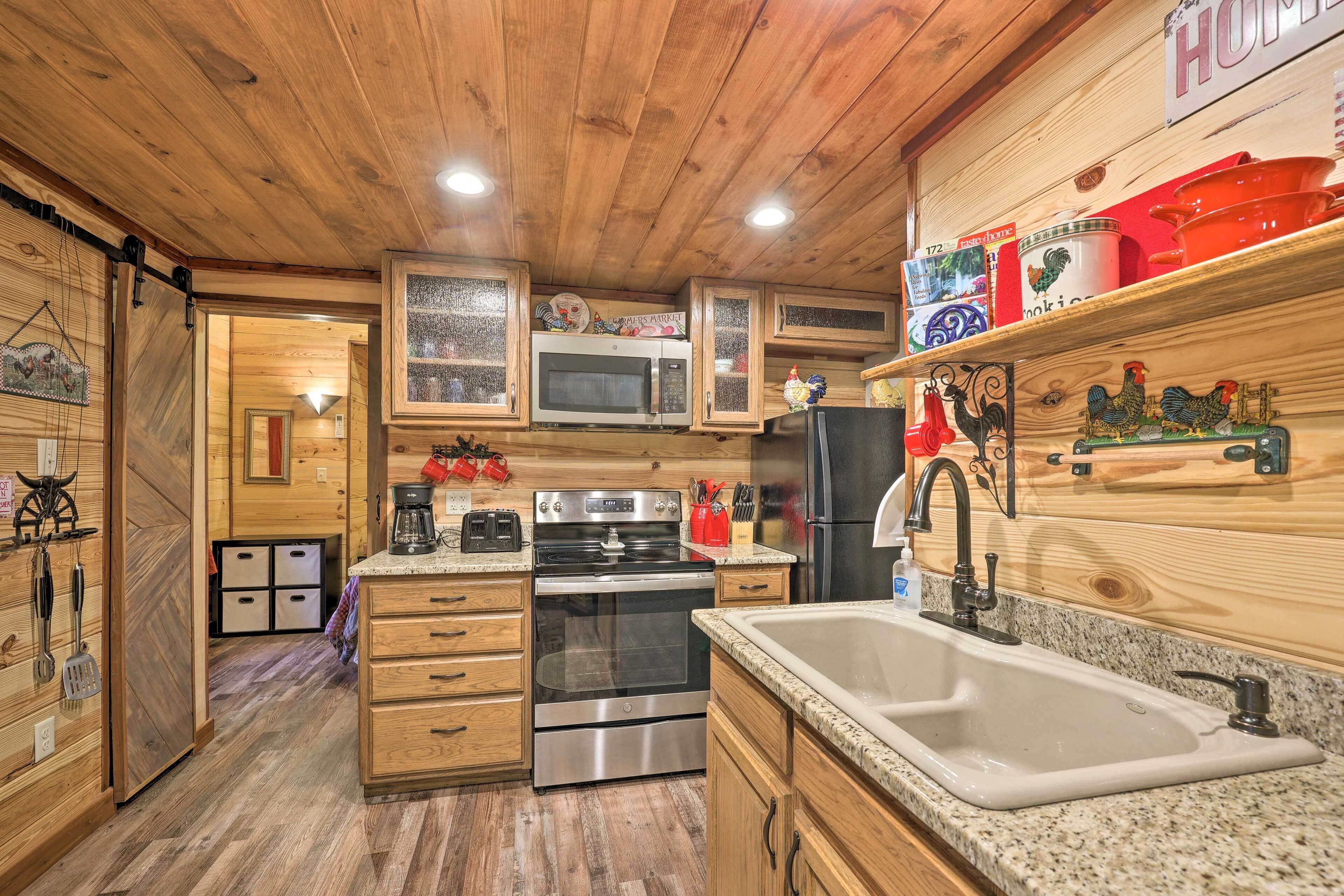 Cozy 'tree Top Cabin' ~ 3 Mi to Lake Hamilton