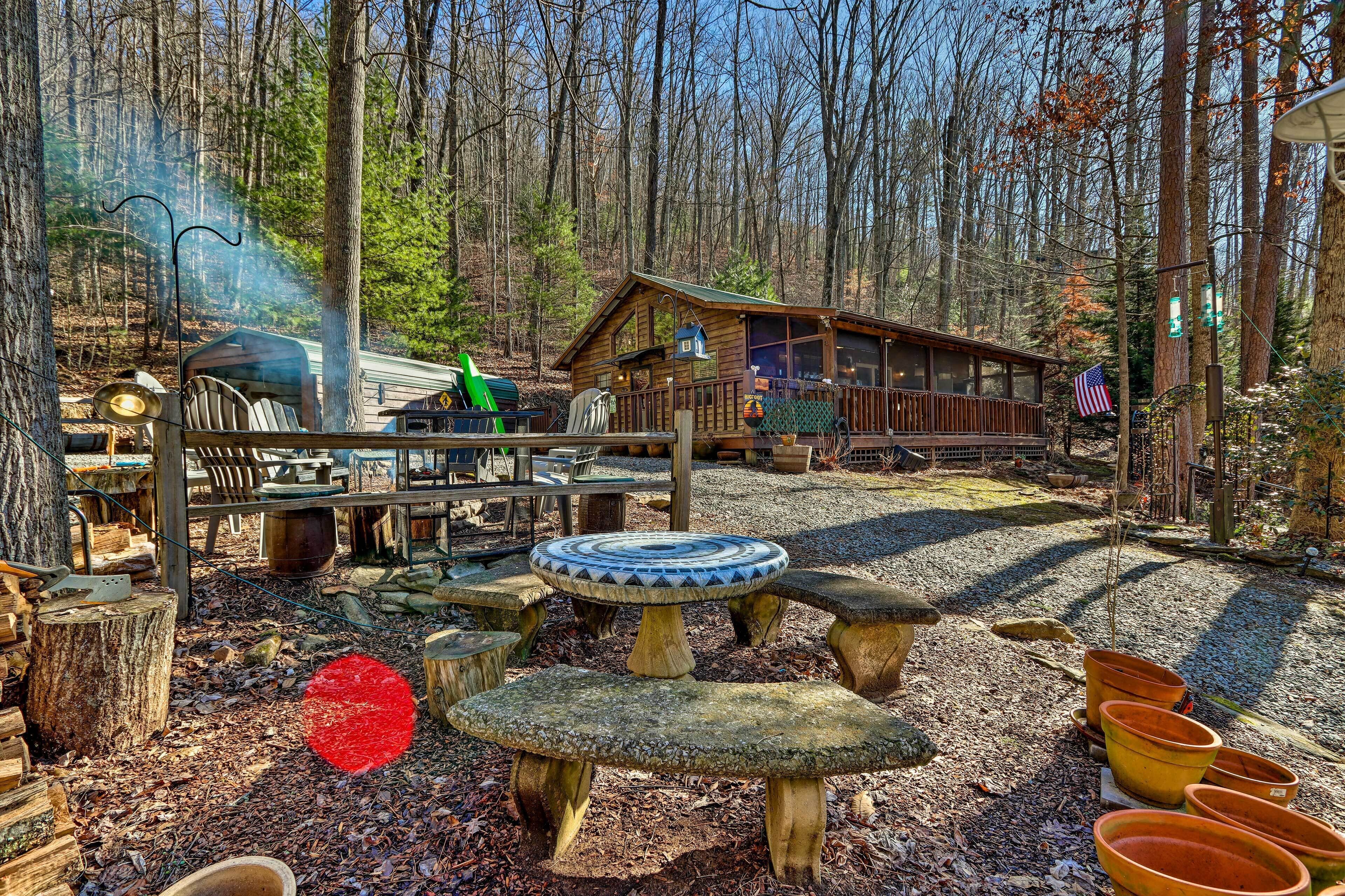 Cozy Murphy Cabin w/ Fire Pit + Deck