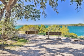 Apartment (0 Bedroom) | Interior - Flirty Flamingo' Studio: 1 Mi to Canyon Lake (Canyon Lake)