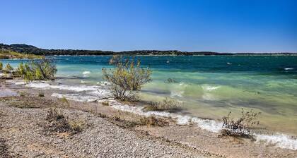 Flirty Flamingo' Studio: 1 Mi to Canyon Lake