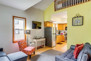 House (2 Bedrooms) | Interior - Westmont Home w/ Hot Tub! Walk to Metra Station (Westmont)