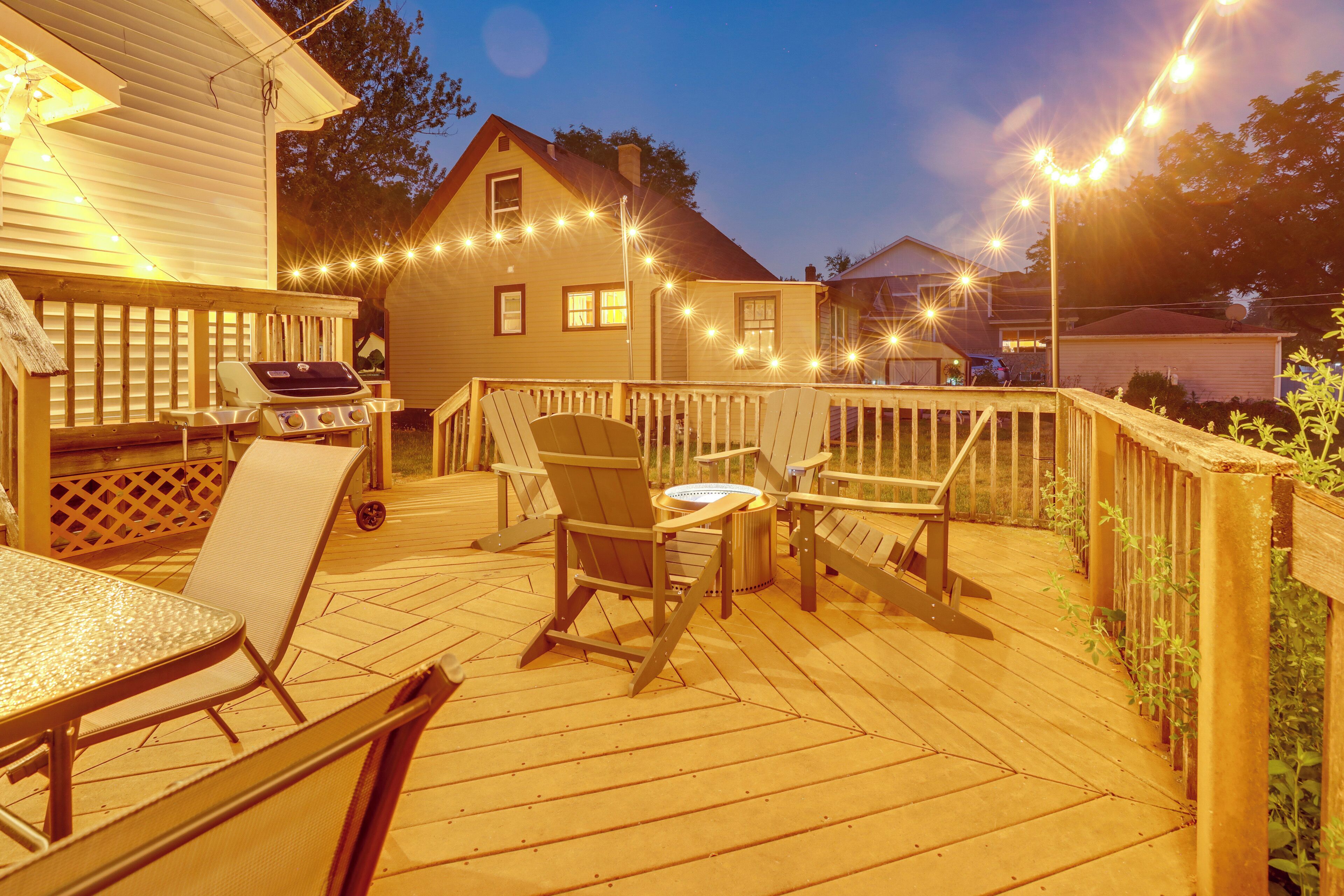 Cozy Westmont Home: Walk to Metra Station!