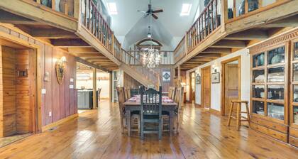 Peaceful Farmhouse w/ Fire Pit: Near Town & Lake!