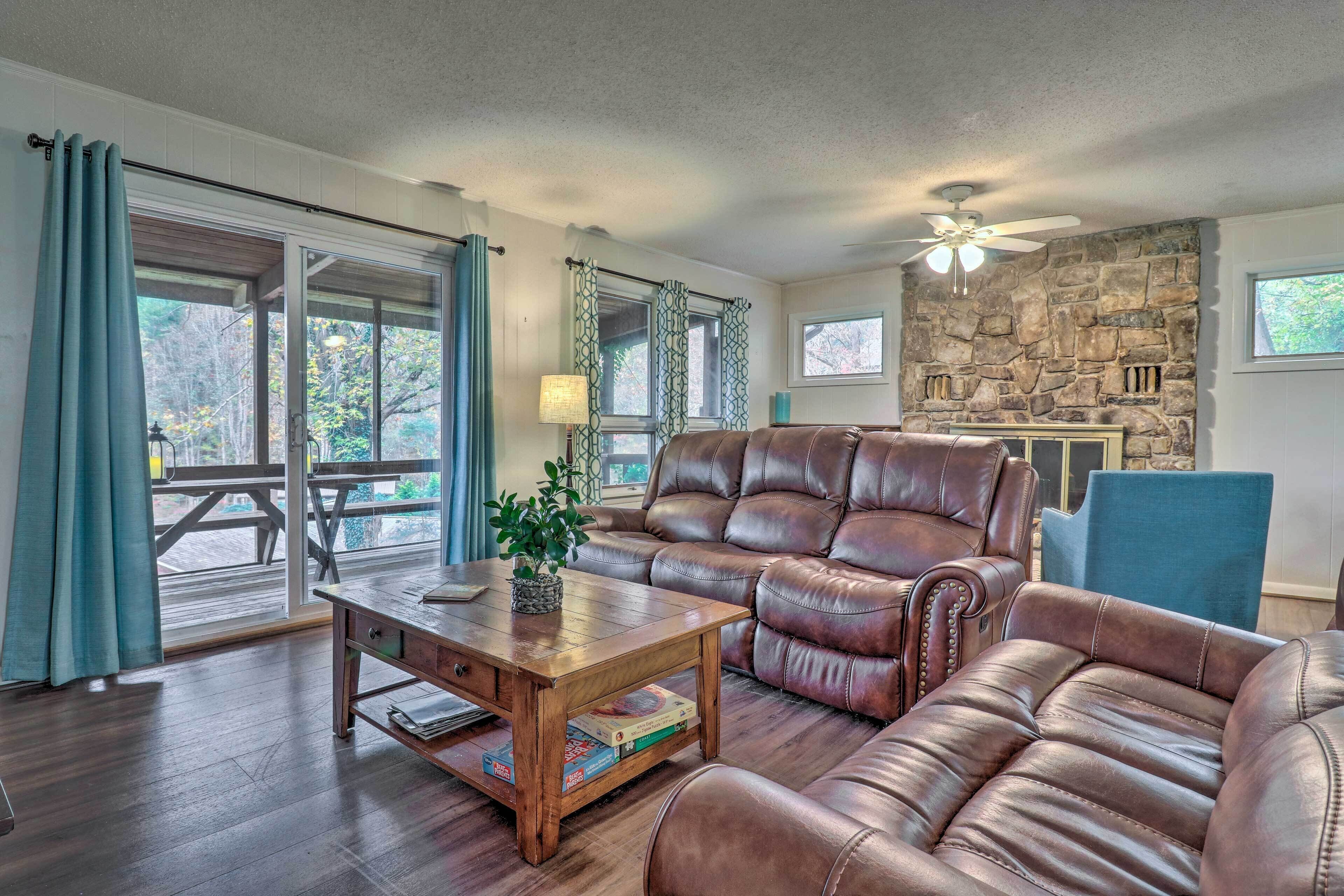 Cozy Waynesville Mountain Home w/ Fire Pit!