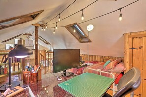 Interior - Catskills Cabin Near Ashokan Reservoir (Olivebridge)