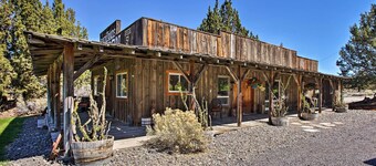 Dog-friendly Ranch Cottage w/ Yard ~ 13 Mi to Bend