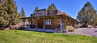 Dog-friendly Ranch Cottage w/ Yard ~ 13 Mi to Bend