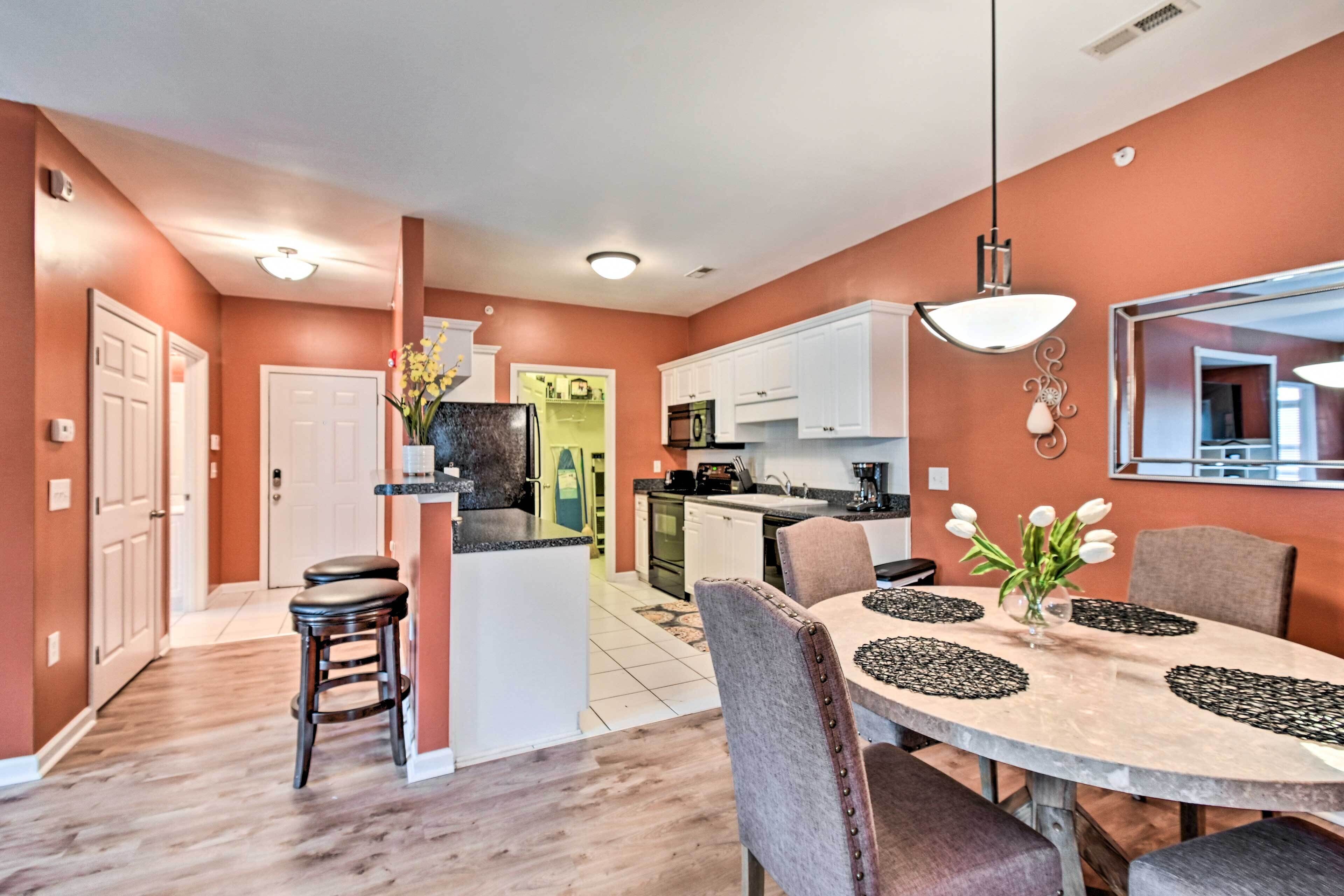 Elegant Fayetteville Condo: 8 Mi to Downtown!