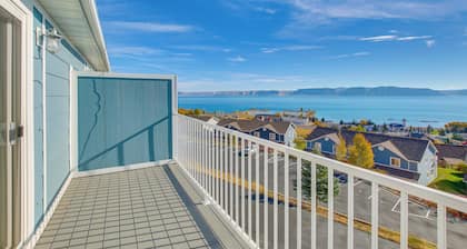 Spacious Garden City Townhome w/ Lake Views!