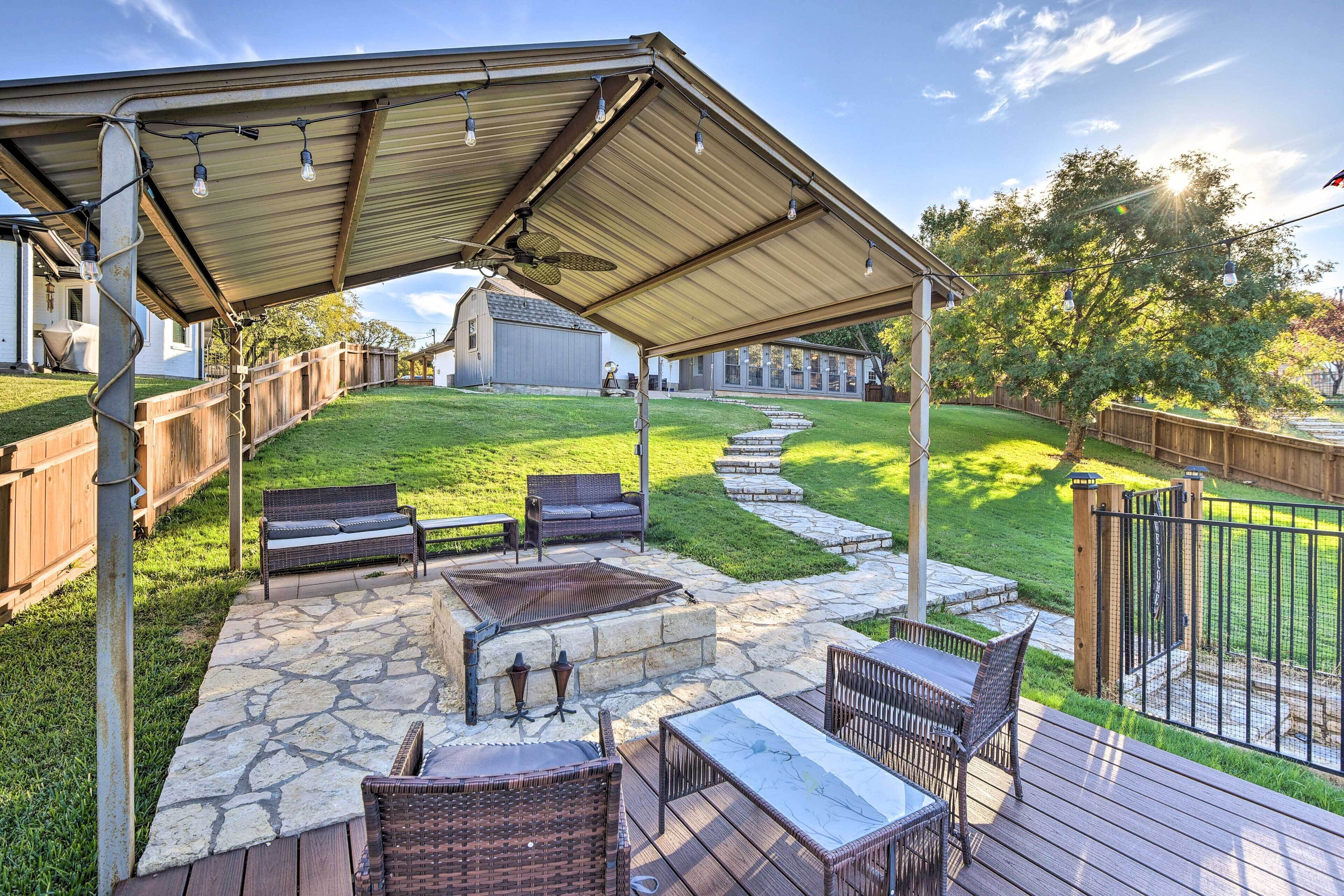 Granbury Home w/ Lake Granbury Access + Dock!