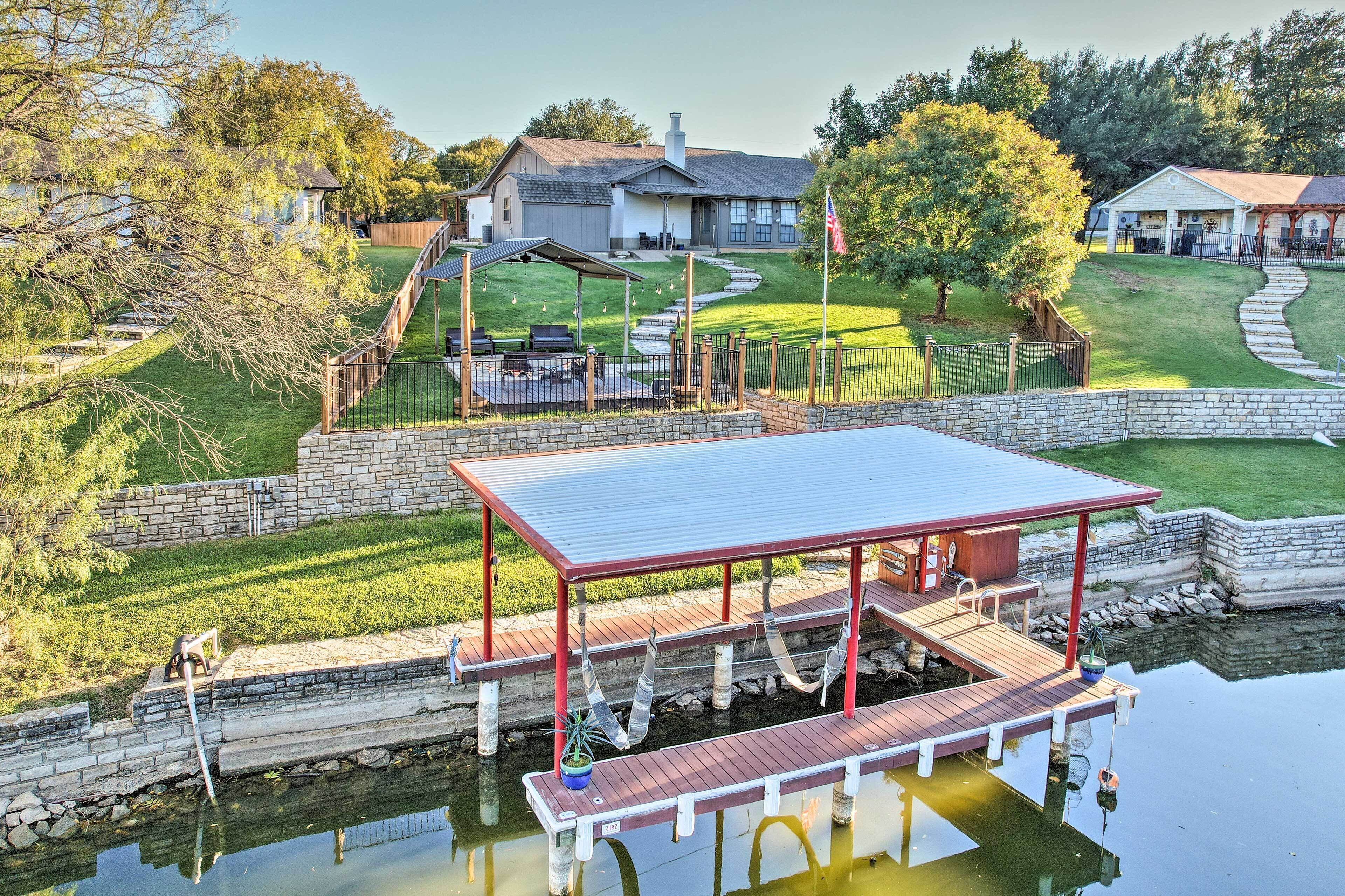 Granbury Home w/ Lake Granbury Access + Dock!