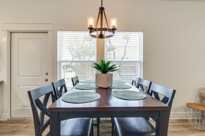 House (2 Bedrooms) | Interior - 1 Mi to Beach: Retreat w/ Large Yard in Rockport (Rockport)