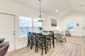 House (2 Bedrooms) | Interior - 1 Mi to Beach: Retreat w/ Large Yard in Rockport (Rockport)