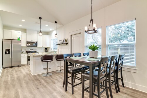 1 Mi to Beach: Retreat w/ Large Yard in Rockport