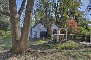 House (5 Bedrooms) | Interior - Historic Warrenton Home w/ Patio & Hot Tub! (Warrenton)