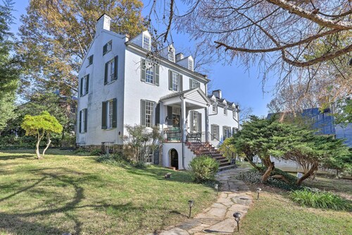Historic Warrenton Home w/ Patio & Hot Tub!
