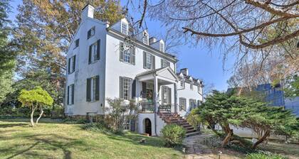 Historic Warrenton Home w/ Patio & Hot Tub!