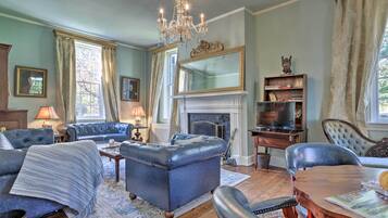 House (5 Bedrooms) | Interior