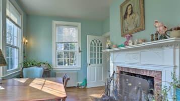 House (5 Bedrooms) | Interior