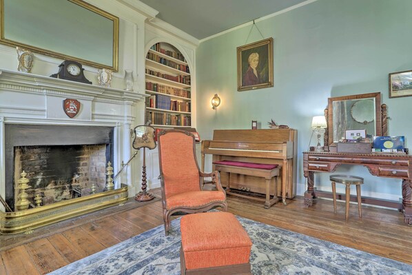 House (5 Bedrooms) | Interior