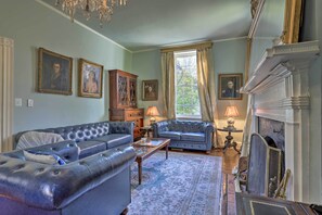 House (5 Bedrooms) | Interior