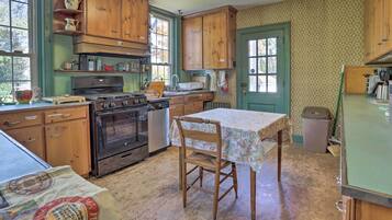 House (5 Bedrooms) | Interior