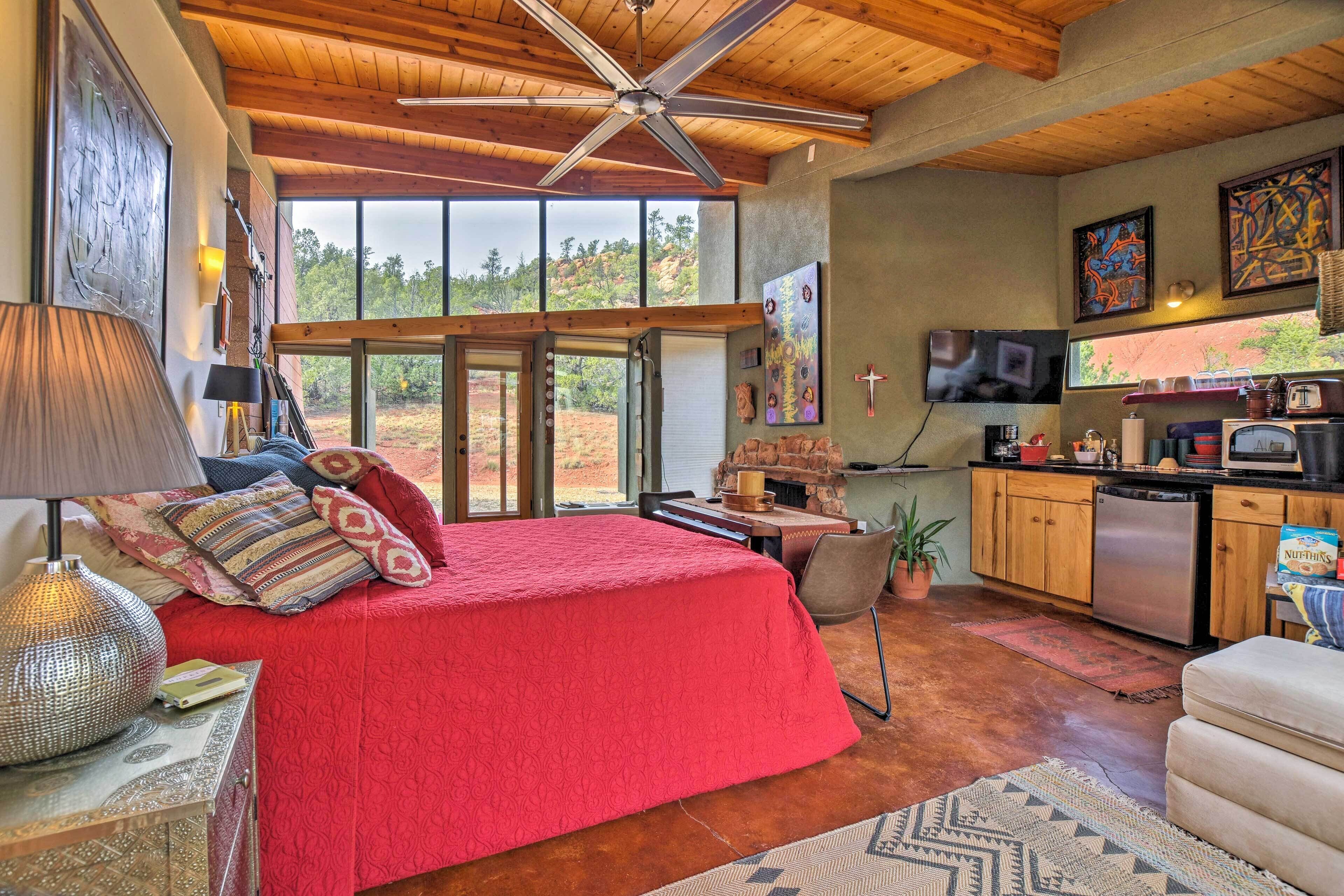 Geometric Glorieta Studio on 11 Picturesque Acres!
