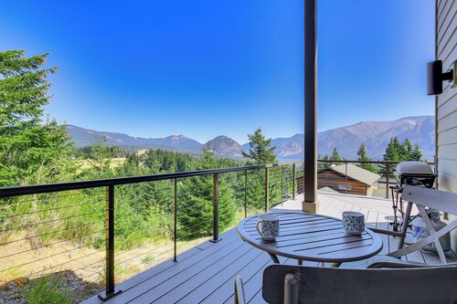 'gorge Retreat' - Modern Carson Home w/ Mtn Views!