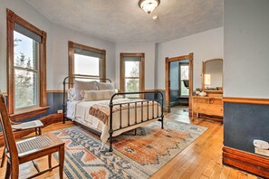 3 bedrooms, bed sheets