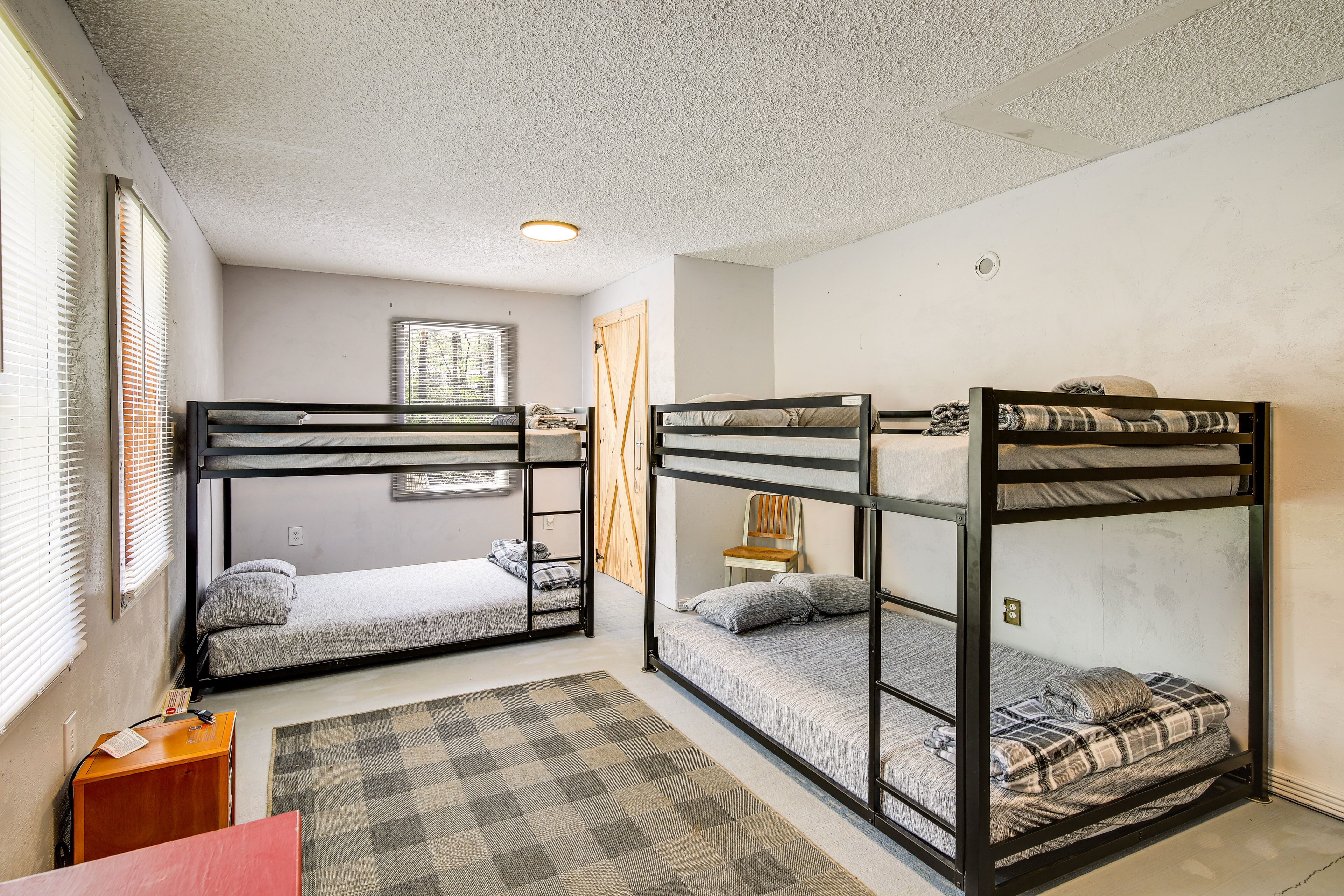 Huntsville Cabin w/ Fire Pit + Charcoal Grill!