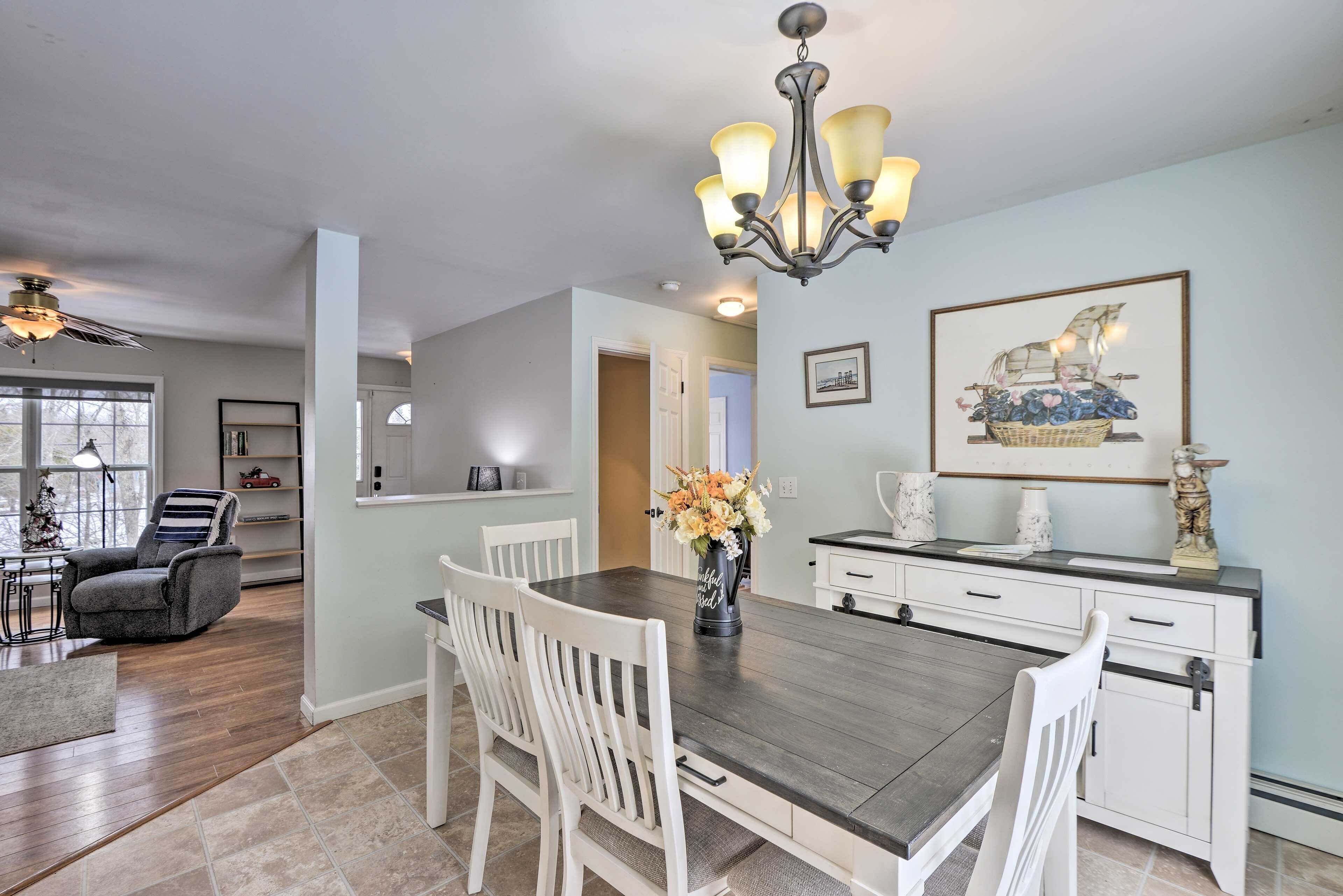 Idyllic Washington Retreat w/ Fire Pit & Yard