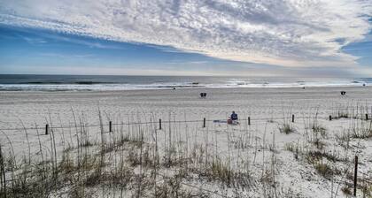 Gulf Shores Condo w/ Pool & Grill: Walk to Beach!