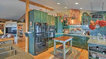 House (5 Bedrooms) | Interior