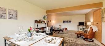 Juneau Apartment - Walk to Hiking & Breweries